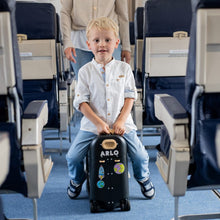 Mala Bedbox Stokke. Mala de viagem de criança para cabine de avião. Aluguer de mala de viagem de criança.  